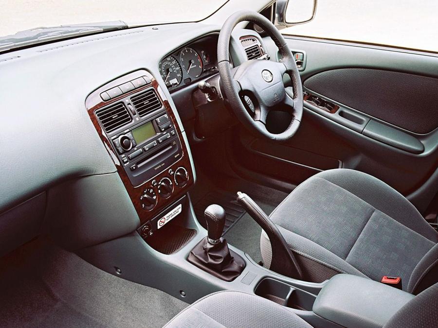  Toyota Avensis Estate 2000 года  (фото 2 из 5)